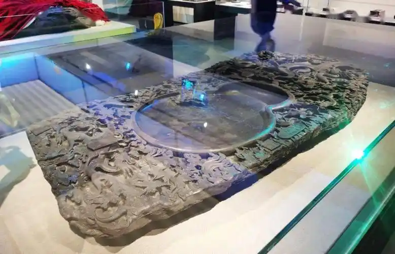 他说:收藏端砚的博物馆,比如广东美术馆,肇庆博物馆等等都有收藏,但