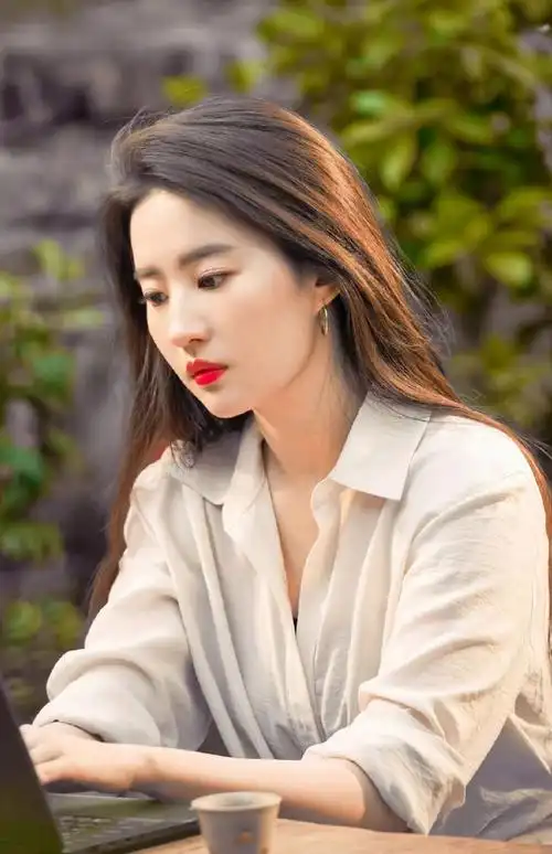 知己 的想法: 刘亦菲保持仙气的秘诀是无人能敌的松弛感… - 知乎