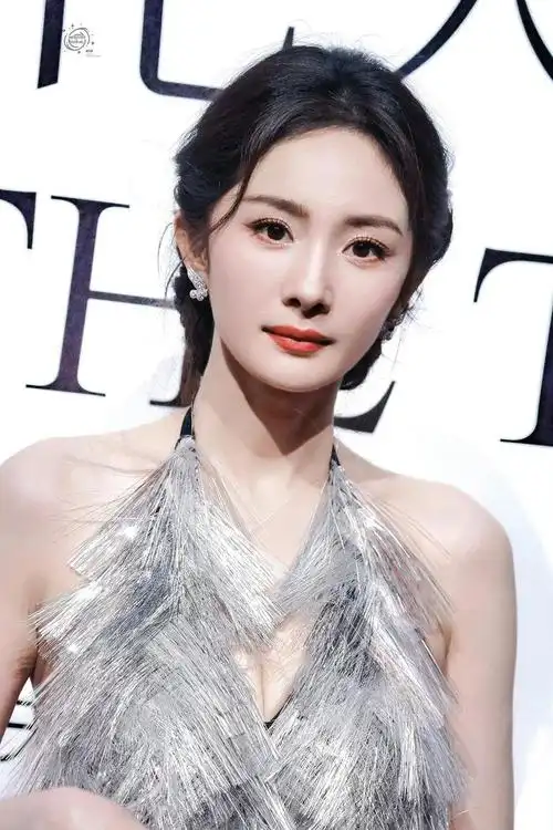 杨幂脸部平整度