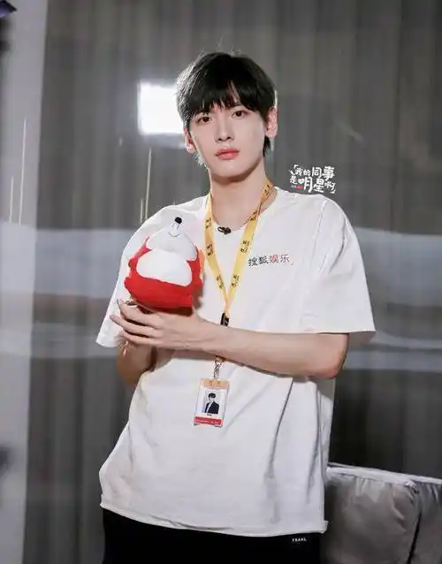 翟潇闻为演戏可以奉献腹肌,拒绝告白女版自己因为…_姚琛_车神_什么