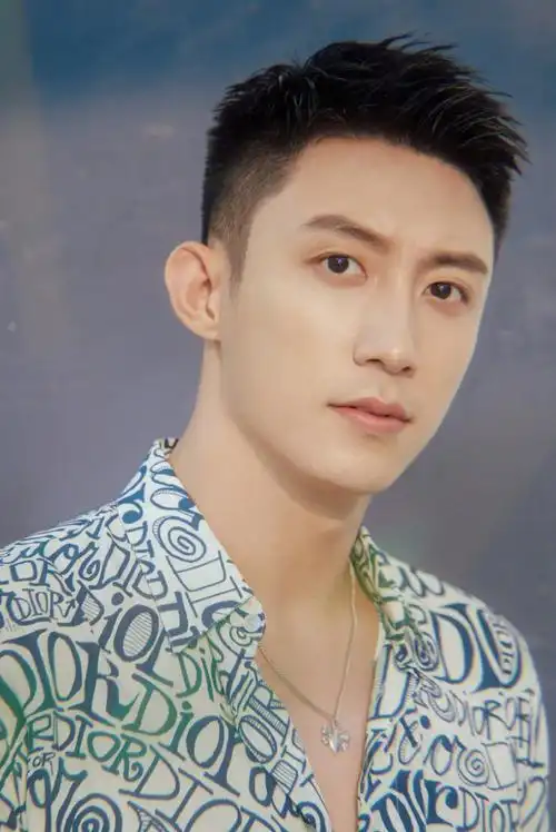 黄景瑜帅气养眼写真图片