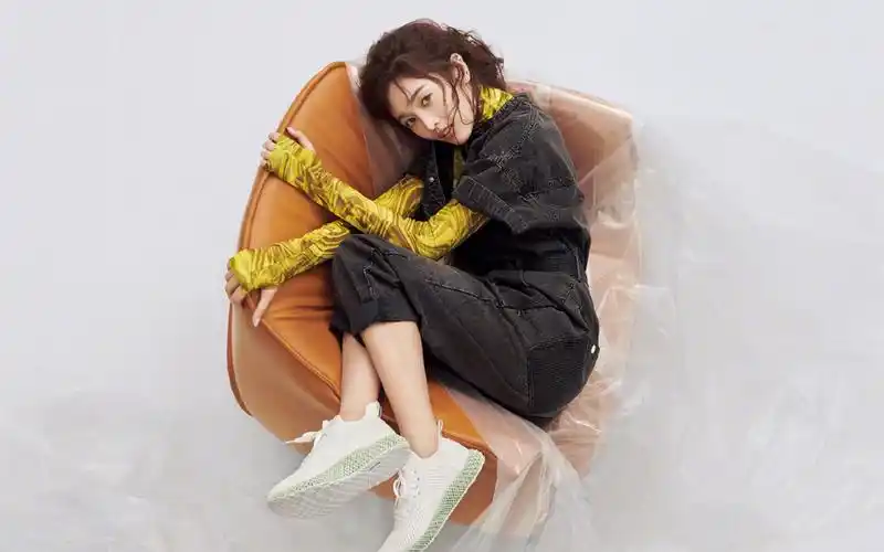 吴宣仪前卫时尚高清桌面壁纸