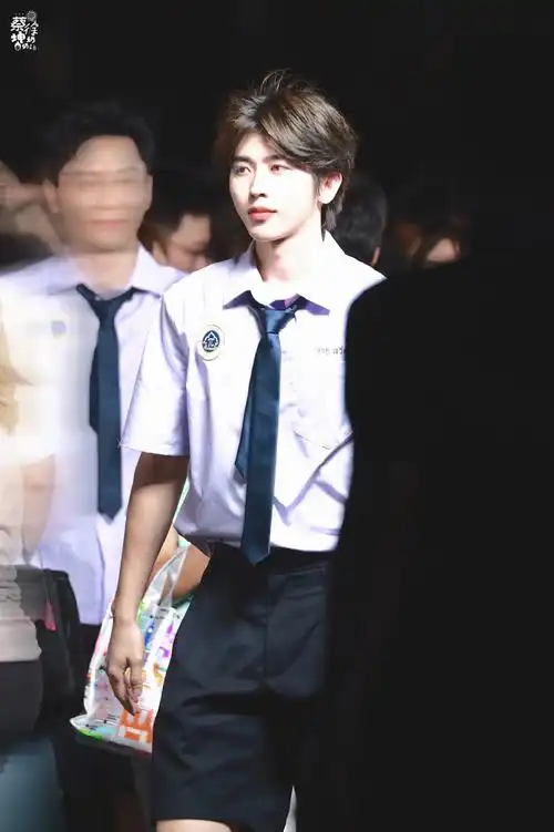 06.12|芭提雅男高毕业照,帅炸了!@蔡徐坤