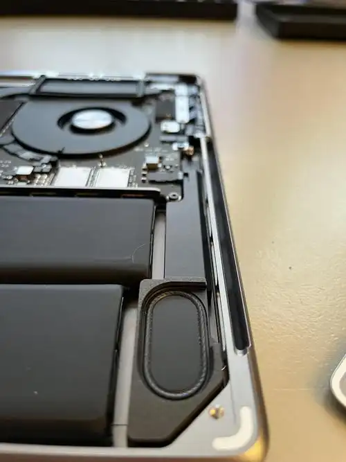 苹果14英寸macbookpro内部设计曝光