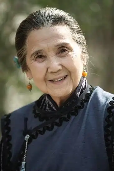 她曾是美女主持人演老年痴呆走红今90岁仍拍戏