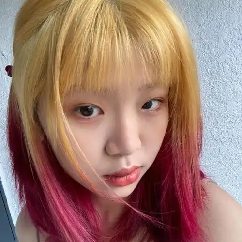 x次方女孩|biu~这种发色真的美哭|粉色|染发|短发|x次方女孩_网易订阅