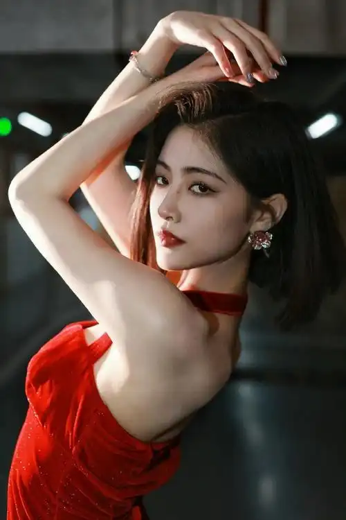 许佳琪红色高开叉长裙造型##许佳琪红色长裙造型