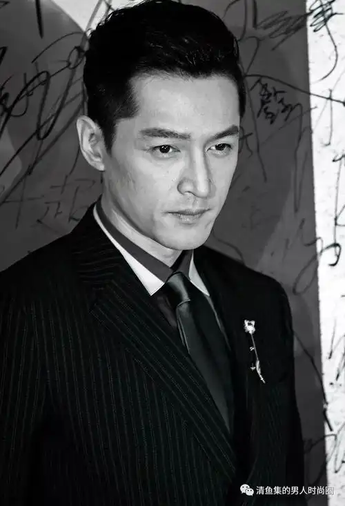 胡歌太迷人,黑白照更显诱惑,高清大图!
