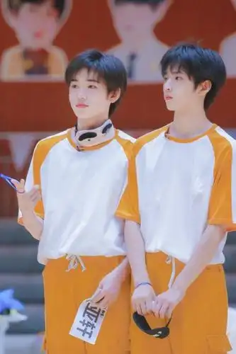 时代少年团宋亚轩刘耀文双人图:放肆生长吧,少年们