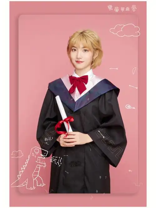 毕业季学士服写真记录校园青春