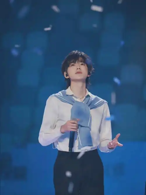 宋亚轩高清图片