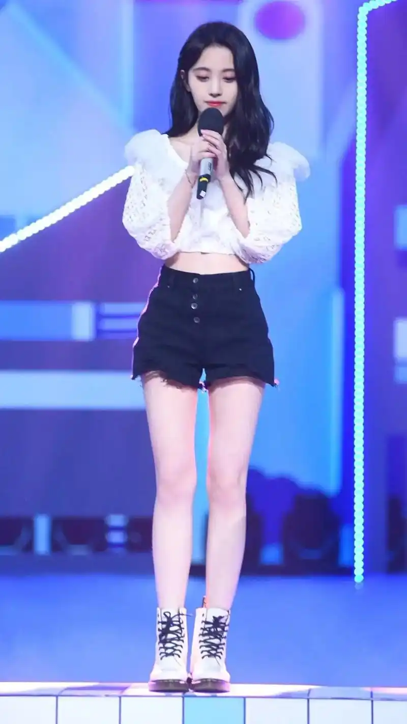 小鞠大长腿#鞠婧祎美图来啦 #鞠婧祎 取图抖音搜索神图君口令