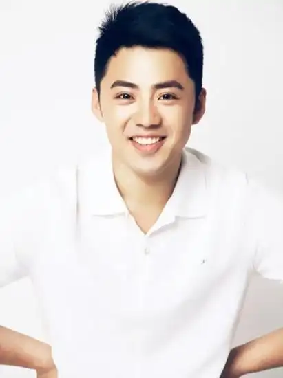 黄英晒照疑似怀双胞胎与曹帅低调秀恩爱惹艳羡