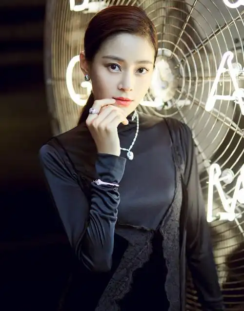 王媛可长文回应《我就是演员》现场争议言论,于正的评论亮了!