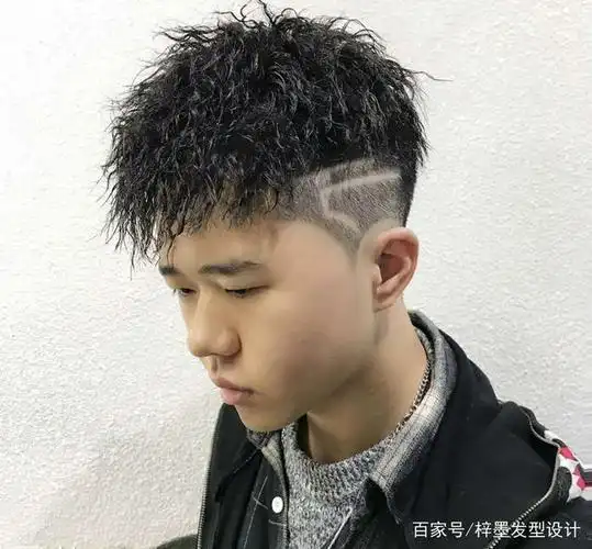 男士纹理蓬松发型,男士纹理卷发(形象提升的必剪发型)