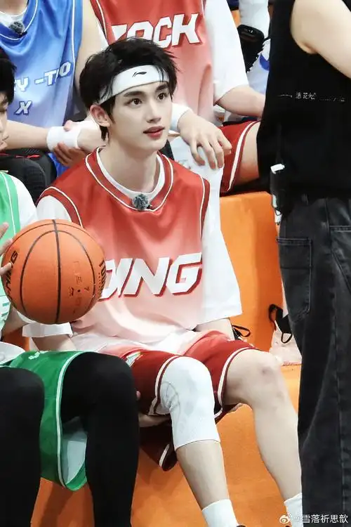 丁程鑫你好星期六# dcx#丁程鑫 我们是彼此的星星和月亮#   你是我