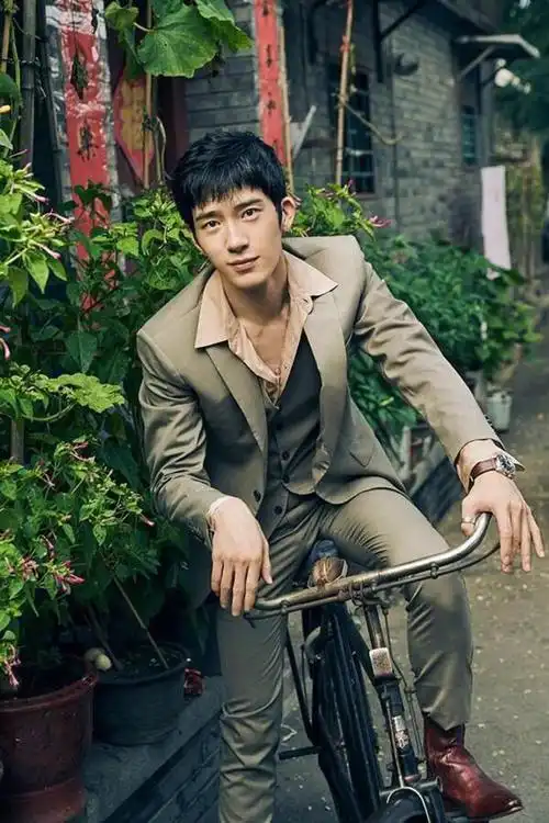 9,爱奇艺古装剧《夜不收》主演:窦骁,井柏然,9月中下旬开机,拍摄周期