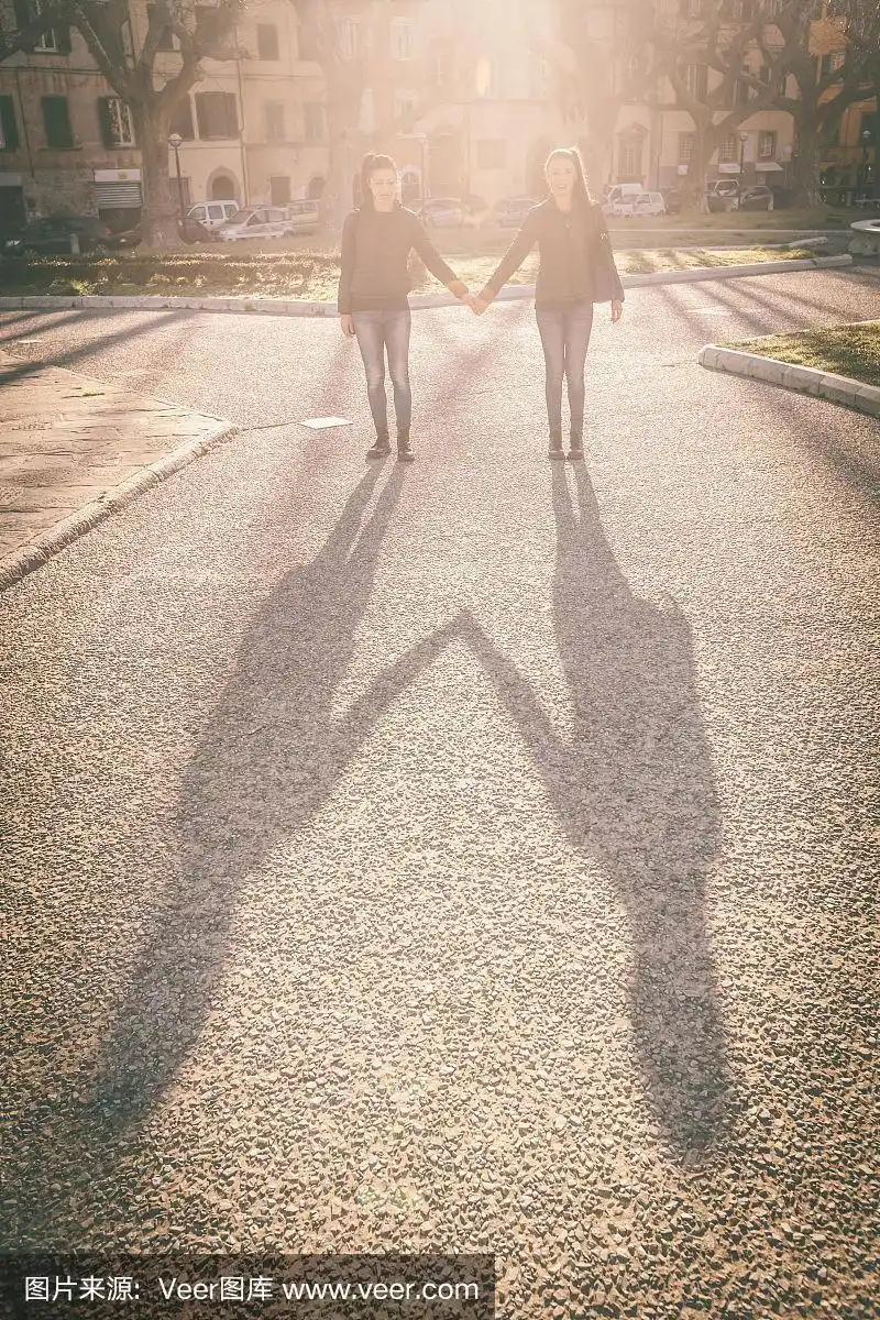 双胞胎,手牵手,阴影,女性,伦敦城