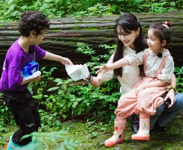 重温女儿们的恋爱郑爽穿孕妇裙给孩子起名字爽爸啥都敢说