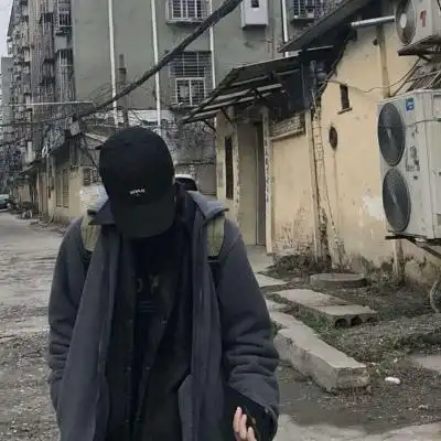 优质真人ins超酷男生头像 在追逐月亮的途中,我也被月光照亮过