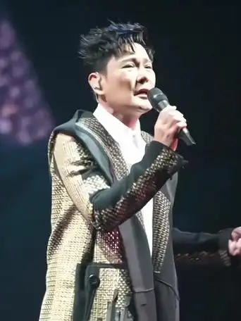 为什么张信哲演唱会那么多人哭,因为70.80.