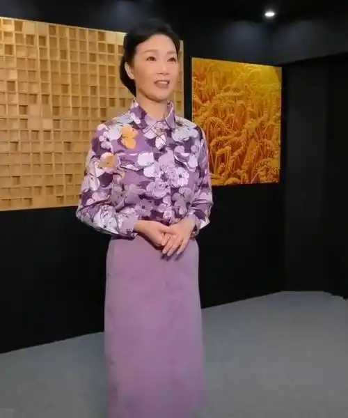 歌唱家吕薇:男友癌症离世,感情生活有遗憾,51岁婚姻状况成迷?