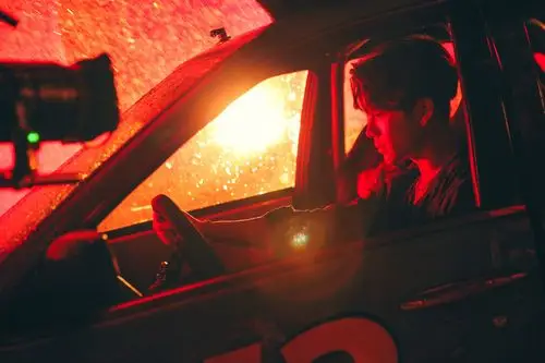 袁娅维联手王嘉尔luckyrainmv惊艳上线展现极致视觉