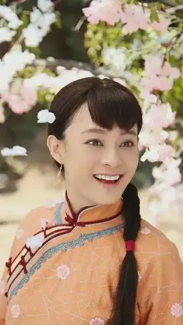 孙俪刚出道那几年,眼睛不大,脸型也好看