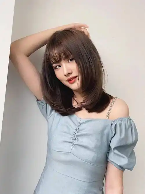 入秋流行"梨花烫"