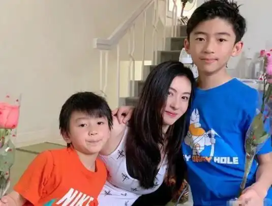 张柏芝三胎儿到底是谁的,是和她新加坡老公leo生的