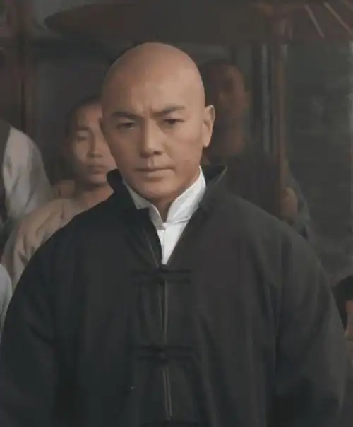 饰演过霍元甲的四位明星,个个都是经典,只有他看起来一身正气