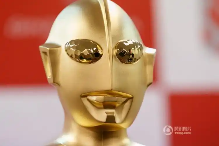 日本珠宝店推出纯金奥特曼 价值100万美元