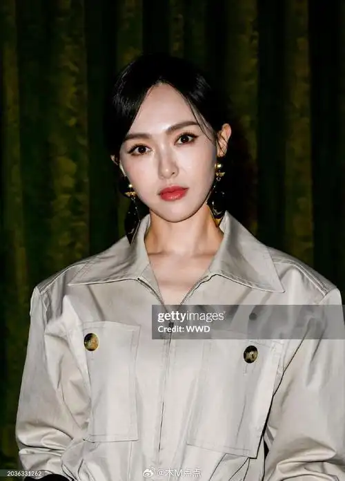 时装周女明星的外网无修生图