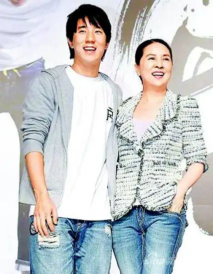 房祖名《宝岛双雄》首拍打戏 林凤娇为子挑剧本