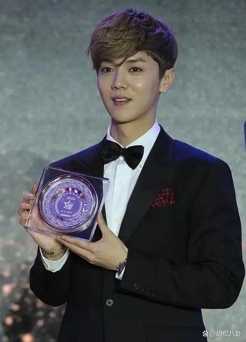 鹿晗人气下滑但传奇永在