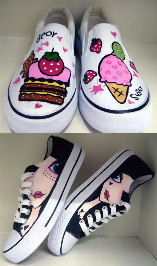 我们美术老师让我们自己找白色的鞋子,他有颜料.