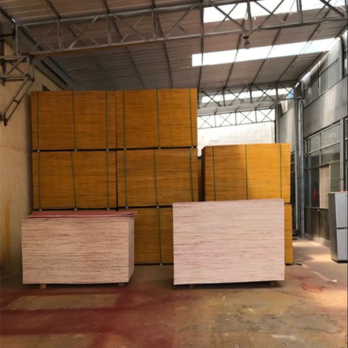 厂家直销红色建筑模板胶合板10mm杨木包装箱工地建筑模板