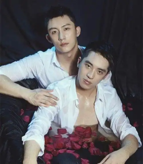 上瘾两段吻戏好污画面太辣眼睛已被全网下架