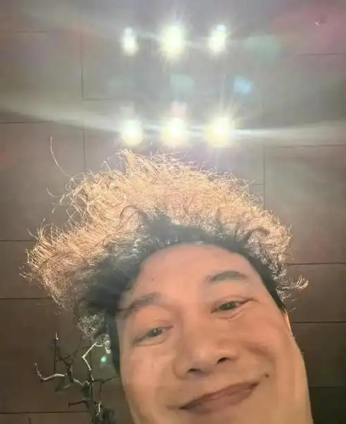 笑麻了!陈奕迅深夜晒搞怪图诠释饿与饱,网友直呼求断更