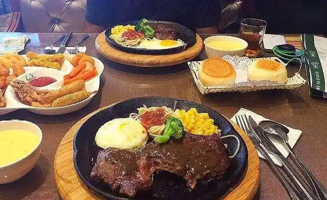 牛排里的生鸡蛋怎么吃多做1个动作一看就是懂吃的人