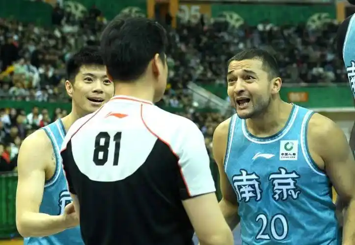 cba季后赛球队全部出炉广东队球员遇舆论危机杨鸣会用拖刀计