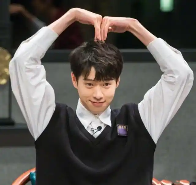 魏大勋一个帅气与可爱兼备的男神,祝他生快往后余生我们陪他一起