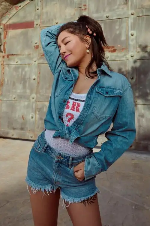 江映蓉不仅样貌大变,就连身材也变化很大,为了练出性感的腰臀比,她还