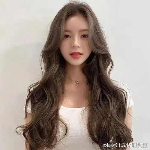 告别老气横秋30岁女性必试的显嫩烫发