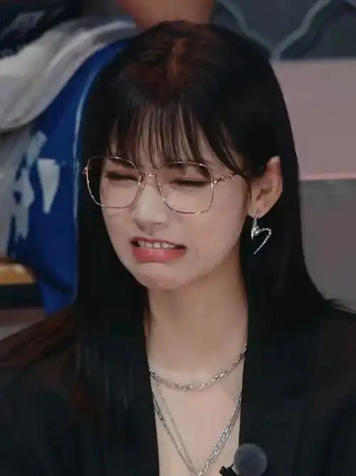 曾可妮这就是灌篮4表情包疯狂产出中09