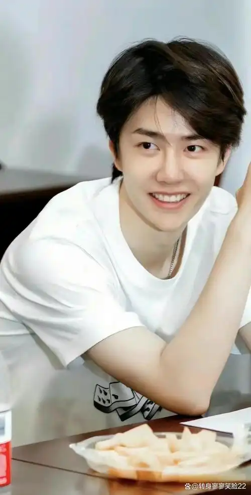 王一博是中国内地男演员,歌手,职业赛车手.