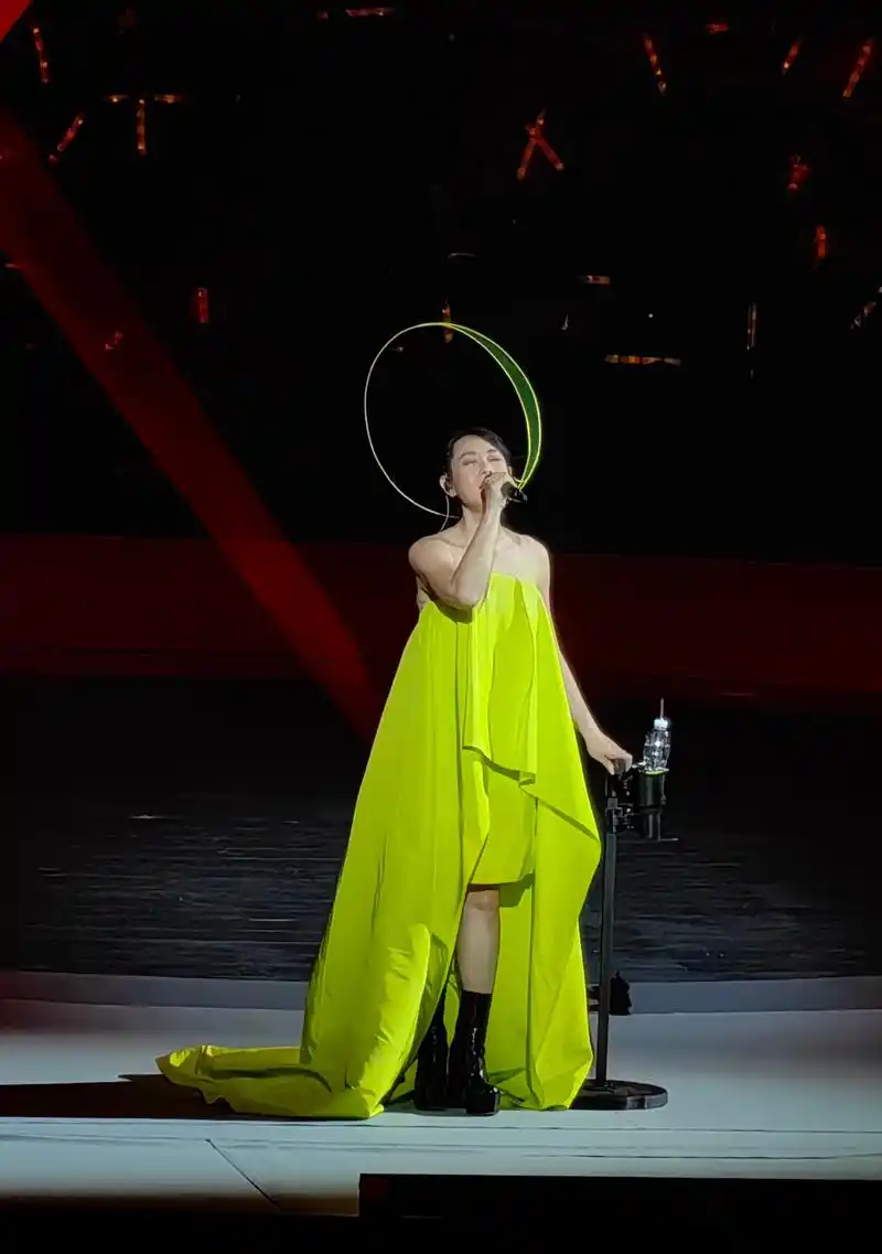 女歌手的舞台就是养眼!|女歌手|演唱会|刘若英_新浪新闻