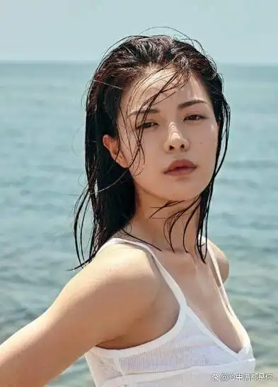 娱乐圈里的键盘侠总是有说不完的话题和八卦,钟楚曦就是其中一个备受