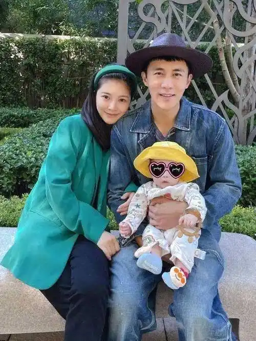 2021年1月,杜淳和王灿奉女成婚,同年4月女儿"小蛋饺"出生了.