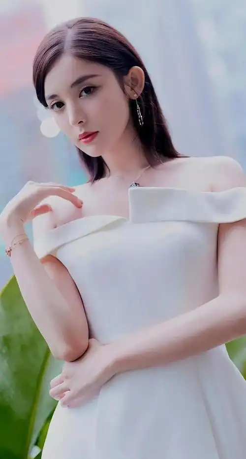 古力娜扎明眸善睐俏丽写真,优雅迷人!_高清图集_新浪网